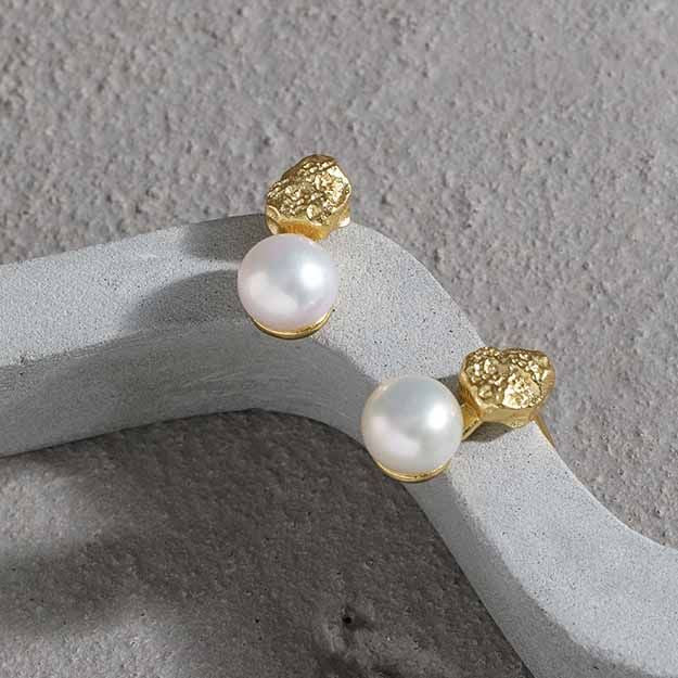 Elegant Round Natural Cultured Pearl 925 Sterling Silver Stud Earrings